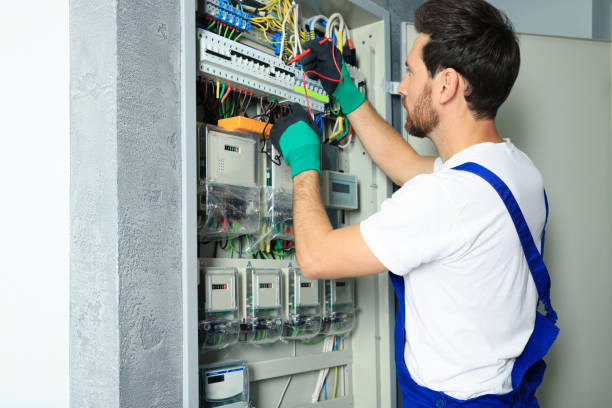 Best Commercial Electrician Services  in Freeland, MI